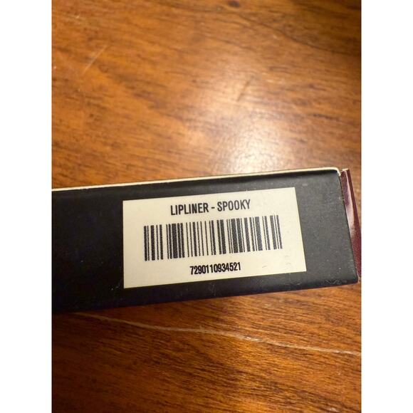 Il Makiage Waterproof Lip Liner Long-Lasting Creamy Lip Pencil Spooky Purple NEW - Picture 4 of 6